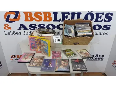 LOTE 118 - 01 APARELHO DE DVD MARCA PHILIPS,01 APARELHO DE VÍDEO CASSETE MARCA PHILCO E GRANDE QUANTIDADE DE FILMES EM DVD E VHS. (NO ESTADO) ATENÇÃO! FAZER A VISITAÇÃO ANTES DE ARREMATAR, NÃO SABEMOS SE FUNCIONA, LEILÃO NÃO TEM GARANTIA E NEM DEVOLUÇÃO, SUJEITO A POSSÍVEIS AVARIAS VISÍVEIS/OCULTAS E/OU AUSÊNCIA DE COMPONENTES.