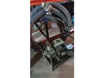 LOTE 163 - 01 MOTOBOMBA TOYAMA 3 POLEGADAS COM MANGOTE. (NO ESTADO, NÃO SABEMOS SE FUNCIONA. LEILÃO NÃO TEM GARANTIA E NEM DEVOLUÇÃO, SUJEITO A POSSÍVEIS AVARIAS VISÍVEIS/OCULTAS E/OU AUSÊNCIA DE COMPONENTES)