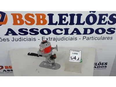 LOTE 043 - 01 MÁQUINA DE CORTAR TECIDO. (NO ESTADO) ATENÇÃO! FAZER A VISITAÇÃO ANTES DE ARREMATAR, NÃO SABEMOS SE FUNCIONA, LEILÃO NÃO TEM GARANTIA E NEM DEVOLUÇÃO, SUJEITO A POSSÍVEIS AVARIAS VISÍVEIS/OCULTAS E/OU AUSÊNCIA DE COMPONENTES.