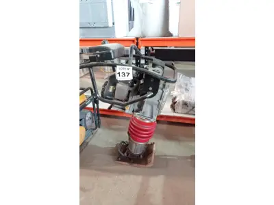 LOTE 137 - 01 COMPACTADOR DE SOLO MENEGOTTI RAM 75 GASOLINA. (NO ESTADO, NÃO SABEMOS SE FUNCIONA. LEILÃO NÃO TEM GARANTIA E NEM DEVOLUÇÃO, SUJEITO A POSSÍVEIS AVARIAS VISÍVEIS/OCULTAS E/OU AUSÊNCIA DE COMPONENTES)