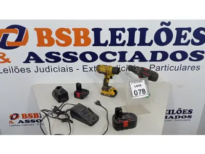 LOTE 078 - 02 PARAFUSADEIRAS, 02 BATERIAS DE PARAFUSADEIRA E 02 CARREGADORES. (NO ESTADO) ATENÇÃO! FAZER A VISITAÇÃO ANTES DE ARREMATAR, NÃO SABEMOS SE FUNCIONA, LEILÃO NÃO TEM GARANTIA E NEM DEVOLUÇÃO, SUJEITO A POSSÍVEIS AVARIAS VISÍVEIS/OCULTAS E/OU AUSÊNCIA DE COMPONENTES