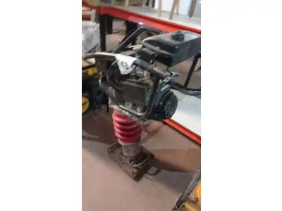 LOTE 143 - 01 COMPACTADOR DE SOLO MENEGOTTI RAM 75 GASOLINA (NO ESTADO, NÃO SABEMOS SE FUNCIONA. LEILÃO NÃO TEM GARANTIA E NEM DEVOLUÇÃO, SUJEITO A POSSÍVEIS AVARIAS VISÍVEIS/OCULTAS E/OU AUSÊNCIA DE COMPONENTES)