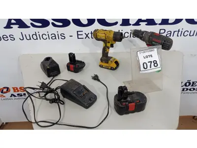 LOTE 078 - 02 PARAFUSADEIRAS, 02 BATERIAS DE PARAFUSADEIRA E 02 CARREGADORES. (NO ESTADO) ATENÇÃO! FAZER A VISITAÇÃO ANTES DE ARREMATAR, NÃO SABEMOS SE FUNCIONA, LEILÃO NÃO TEM GARANTIA E NEM DEVOLUÇÃO, SUJEITO A POSSÍVEIS AVARIAS VISÍVEIS/OCULTAS E/OU AUSÊNCIA DE COMPONENTES