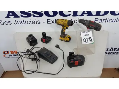 LOTE 078 - 02 PARAFUSADEIRAS, 02 BATERIAS DE PARAFUSADEIRA E 02 CARREGADORES. (NO ESTADO) ATENÇÃO! FAZER A VISITAÇÃO ANTES DE ARREMATAR, NÃO SABEMOS SE FUNCIONA, LEILÃO NÃO TEM GARANTIA E NEM DEVOLUÇÃO, SUJEITO A POSSÍVEIS AVARIAS VISÍVEIS/OCULTAS E/OU AUSÊNCIA DE COMPONENTES