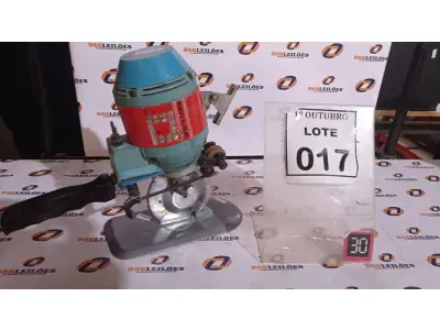 LOTE 017 - 01 MÁQUINA DE CORTAR TECIDO. (NO ESTADO) ATENÇÃO! FAZER A VISITAÇÃO ANTES DE ARREMATAR, NÃO SABEMOS SE FUNCIONA, LEILÃO NÃO TEM GARANTIA E NEM DEVOLUÇÃO, SUJEITO A POSSÍVEIS AVARIAS VISÍVEIS/OCULTAS E/OU AUSÊNCIA DE COMPONENTES.