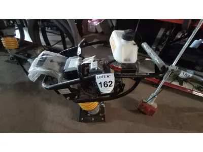 LOTE 162 - 01 COMPACTADOR DE SOLO CSM 73 RENTAL MOTOR STARK. (NO ESTADO, NÃO SABEMOS SE FUNCIONA. LEILÃO NÃO TEM GARANTIA E NEM DEVOLUÇÃO, SUJEITO A POSSÍVEIS AVARIAS VISÍVEIS/OCULTAS E/OU AUSÊNCIA DE COMPONENTES)