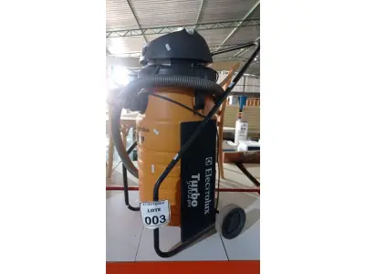 LOTE 003 - 01 ASPIRADOR DE PÓ INDUSTRIAL MODELO TURBO 5002 PRO MARCA ELECTROLUX. (NO ESTADO) ATENÇÃO! FAZER A VISITAÇÃO ANTES DE ARREMATAR, NÃO SABEMOS SE FUNCIONA, LEILÃO NÃO TEM GARANTIA E NEM DEVOLUÇÃO, SUJEITO A POSSÍVEIS AVARIAS VISÍVEIS/OCULTAS E/OU AUSÊNCIA DE COMPONENTES.