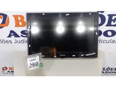 LOTE 260 - 01 TV LCD 32’’ MARCA SAMSUNG. (NO ESTADO) ATENÇÃO! FAZER A VISITAÇÃO ANTES DE ARREMATAR, NÃO SABEMOS SE FUNCIONA, LEILÃO NÃO TEM GARANTIA E NEM DEVOLUÇÃO, SUJEITO A POSSÍVEIS AVARIAS VISÍVEIS/OCULTAS E/OU AUSÊNCIA DE COMPONENTES.
