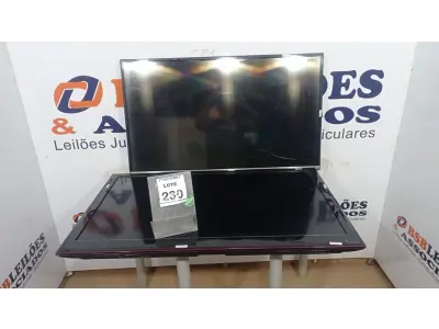 LOTE 230 - 02 TVS LCD 42’’ MARCAS LG E PANASONIC. (NO ESTADO) ATENÇÃO! FAZER A VISITAÇÃO ANTES DE ARREMATAR, NÃO SABEMOS SE FUNCIONA, LEILÃO NÃO TEM GARANTIA E NEM DEVOLUÇÃO, SUJEITO A POSSÍVEIS AVARIAS VISÍVEIS/OCULTAS E/OU AUSÊNCIA DE COMPONENTES.