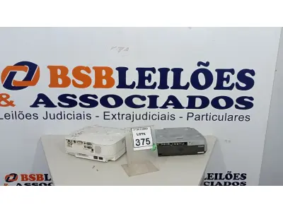 LOTE 375 - 02 PROJETORES MARCAS EPSON E NEC. (NO ESTADO) ATENÇÃO! FAZER A VISITAÇÃO ANTES DE ARREMATAR, NÃO SABEMOS SE FUNCIONA, LEILÃO NÃO TEM GARANTIA E NEM DEVOLUÇÃO, SUJEITO A POSSÍVEIS AVARIAS VISÍVEIS/OCULTAS E/OU AUSÊNCIA DE COMPONENTES.