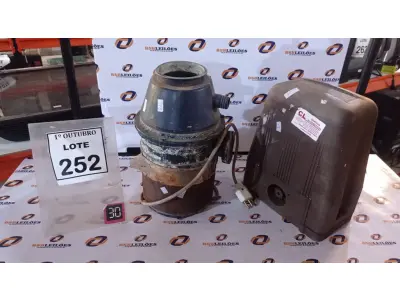 LOTE 252 - 01 TRITURADOR DE RESÍDUOS E 01 MOTOR ELÉTRICO DE PORTÃO. (NO ESTADO) ATENÇÃO! FAZER A VISITAÇÃO ANTES DE ARREMATAR, NÃO SABEMOS SE FUNCIONA, LEILÃO NÃO TEM GARANTIA E NEM DEVOLUÇÃO, SUJEITO A POSSÍVEIS AVARIAS VISÍVEIS/OCULTAS E/OU AUSÊNCIA DE COMPONENTES.