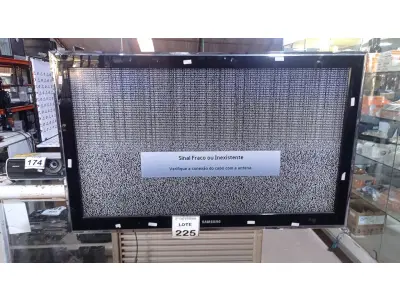 LOTE 225 - 01 TV LCD 40’’ MARCA SAMSUNG. (NO ESTADO) ATENÇÃO! FAZER A VISITAÇÃO ANTES DE ARREMATAR, NÃO SABEMOS SE FUNCIONA, LEILÃO NÃO TEM GARANTIA E NEM DEVOLUÇÃO, SUJEITO A POSSÍVEIS AVARIAS VISÍVEIS/OCULTAS E/OU AUSÊNCIA DE COMPONENTES.