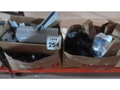 LOTE 254 - 01 LOTE COM GRANDE QUANTIDADE DE CÂMERAS DE MONITORAMENTO, 06 FILTROS PARA RESPIRADOR DE TANQUE DE ÁGUA, VÁRIOS LEITORES DE CÓDIGOS DE BARRA E ACESSÓRIOS DE MARCAS E MODELOS DIVERSOS. (NO ESTADO) ATENÇÃO! FAZER A VISITAÇÃO ANTES DE ARREMATAR, NÃO SABEMOS SE FUNCIONA, LEILÃO NÃO TEM GARANTIA E NEM DEVOLUÇÃO, SUJEITO A POSSÍVEIS AVARIAS VISÍVEIS/OCULTAS E/OU AUSÊNCIA DE COMPONENTES.