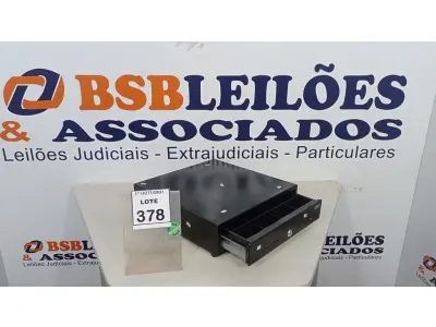 LOTE 378 - 01 GAVETA DE DINHEIRO. (NO ESTADO) ATENÇÃO! FAZER A VISITAÇÃO ANTES DE ARREMATAR, NÃO SABEMOS SE FUNCIONA, LEILÃO NÃO TEM GARANTIA E NEM DEVOLUÇÃO, SUJEITO A POSSÍVEIS AVARIAS VISÍVEIS/OCULTAS E/OU AUSÊNCIA DE COMPONENTES.