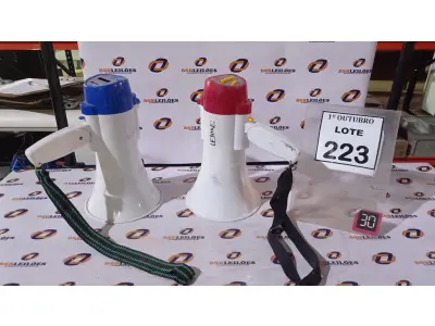 LOTE 223 - 02 MEGAFONES. (NO ESTADO) ATENÇÃO! FAZER A VISITAÇÃO ANTES DE ARREMATAR, NÃO SABEMOS SE FUNCIONA, LEILÃO NÃO TEM GARANTIA E NEM DEVOLUÇÃO, SUJEITO A POSSÍVEIS AVARIAS VISÍVEIS/OCULTAS E/OU AUSÊNCIA DE COMPONENTES.