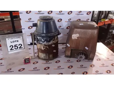 LOTE 252 - 01 TRITURADOR DE RESÍDUOS E 01 MOTOR ELÉTRICO DE PORTÃO. (NO ESTADO) ATENÇÃO! FAZER A VISITAÇÃO ANTES DE ARREMATAR, NÃO SABEMOS SE FUNCIONA, LEILÃO NÃO TEM GARANTIA E NEM DEVOLUÇÃO, SUJEITO A POSSÍVEIS AVARIAS VISÍVEIS/OCULTAS E/OU AUSÊNCIA DE COMPONENTES.