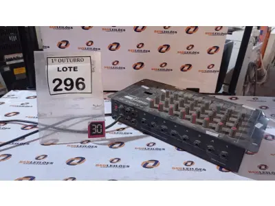 LOTE 296 - 01 MESA DE SOM MXM 8. (NO ESTADO) ATENÇÃO! FAZER A VISITAÇÃO ANTES DE ARREMATAR, NÃO SABEMOS SE FUNCIONA, LEILÃO NÃO TEM GARANTIA E NEM DEVOLUÇÃO, SUJEITO A POSSÍVEIS AVARIAS VISÍVEIS/OCULTAS E/OU AUSÊNCIA DE COMPONENTES