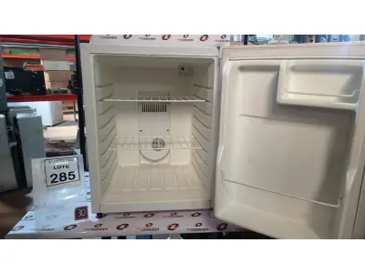 LOTE 285 - 01 FRIGOBAR MARCA ETERNY. (NO ESTADO) ATENÇÃO! FAZER A VISITAÇÃO ANTES DE ARREMATAR, NÃO SABEMOS SE FUNCIONA, LEILÃO NÃO TEM GARANTIA E NEM DEVOLUÇÃO, SUJEITO A POSSÍVEIS AVARIAS VISÍVEIS/OCULTAS E/OU AUSÊNCIA DE COMPONENTES.