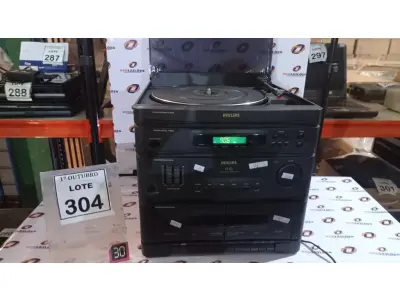 LOTE 304 - 02 APARELHOS DE SOM MARCAS PHILIPS E GRADIENTE E 02 CAIXAS. (NO ESTADO) ATENÇÃO! FAZER A VISITAÇÃO ANTES DE ARREMATAR, NÃO SABEMOS SE FUNCIONA, LEILÃO NÃO TEM GARANTIA E NEM DEVOLUÇÃO, SUJEITO A POSSÍVEIS AVARIAS VISÍVEIS/OCULTAS E/OU AUSÊNCIA DE COMPONENTES.
