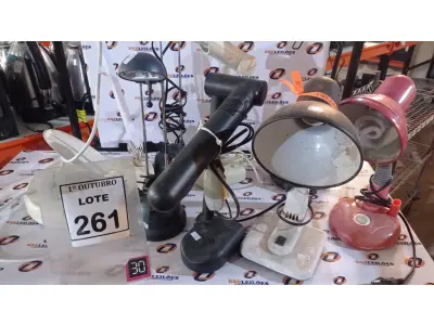 LOTE 261 - 01 LOTE COM VÁRIAS LUMINÁRIAS MARCAS E MODELOS DIVERSOS. (NO ESTADO) ATENÇÃO! FAZER A VISITAÇÃO ANTES DE ARREMATAR, NÃO SABEMOS SE FUNCIONA, LEILÃO NÃO TEM GARANTIA E NEM DEVOLUÇÃO, SUJEITO A POSSÍVEIS AVARIAS VISÍVEIS/OCULTAS E/OU AUSÊNCIA DE COMPONENTES.
