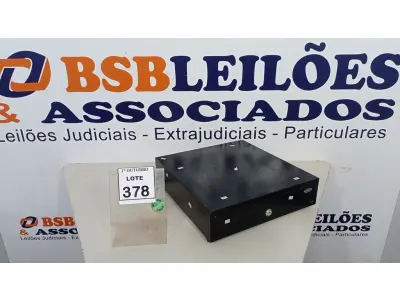 LOTE 378 - 01 GAVETA DE DINHEIRO. (NO ESTADO) ATENÇÃO! FAZER A VISITAÇÃO ANTES DE ARREMATAR, NÃO SABEMOS SE FUNCIONA, LEILÃO NÃO TEM GARANTIA E NEM DEVOLUÇÃO, SUJEITO A POSSÍVEIS AVARIAS VISÍVEIS/OCULTAS E/OU AUSÊNCIA DE COMPONENTES.
