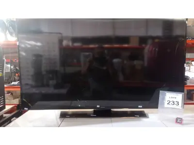 LOTE 233 - 01 TV LCD 55’’ MARCA SAMSUNG. (NO ESTADO) ATENÇÃO! FAZER A VISITAÇÃO ANTES DE ARREMATAR, NÃO SABEMOS SE FUNCIONA, LEILÃO NÃO TEM GARANTIA E NEM DEVOLUÇÃO, SUJEITO A POSSÍVEIS AVARIAS VISÍVEIS/OCULTAS E/OU AUSÊNCIA DE COMPONENTES.