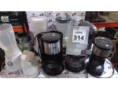 LOTE 314 - 03 CAFETEIRAS MARCAS E MODELOS DIVERSOS, 04 LIQUIDIFICADORES E 01 CHALEIRA ELÉTRICA. (NO ESTADO) ATENÇÃO! FAZER A VISITAÇÃO ANTES DE ARREMATAR, NÃO SABEMOS SE FUNCIONA, LEILÃO NÃO TEM GARANTIA E NEM DEVOLUÇÃO, SUJEITO A POSSÍVEIS AVARIAS VISÍVEIS/OCULTAS E/OU AUSÊNCIA DE COMPONENTES.