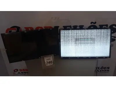 LOTE 246 - 02 TVS LCD 32’’ MARCA SAMSUNG. (NO ESTADO) ATENÇÃO! FAZER A VISITAÇÃO ANTES DE ARREMATAR, NÃO SABEMOS SE FUNCIONA, LEILÃO NÃO TEM GARANTIA E NEM DEVOLUÇÃO, SUJEITO A POSSÍVEIS AVARIAS VISÍVEIS/OCULTAS E/OU AUSÊNCIA DE COMPONENTES.