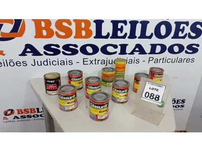 LOTE 088 - 04 LATAS DE ESMALTE SINTÉTICO DE 900ML CORES VARIADAS MARCA GLASURIT, 01 CATALIZADOR EPÓXI E 01 DILUENTE EPÓXI. (NO ESTADO) ATENÇÃO! FAZER A VISITAÇÃO ANTES DE ARREMATAR, NÃO SABEMOS SE FUNCIONA, LEILÃO NÃO TEM GARANTIA E NEM DEVOLUÇÃO, SUJEITO A POSSÍVEIS AVARIAS VISÍVEIS/OCULTAS E/OU AUSÊNCIA DE COMPONENTES.
