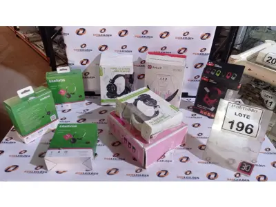LOTE 196 - 08 HEADPHONES DE MARCAS E MODELOS DIVERSOS. (NO ESTADO) ATENÇÃO! FAZER A VISITAÇÃO ANTES DE ARREMATAR, NÃO SABEMOS SE FUNCIONA, LEILÃO NÃO TEM GARANTIA E NEM DEVOLUÇÃO, SUJEITO A POSSÍVEIS AVARIAS VISÍVEIS/OCULTAS E/OU AUSÊNCIA DE COMPONENTES.