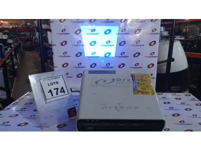 LOTE 174 - 01 PROJETOR COM CONTROLE MARCA SONY. (NO ESTADO) ATENÇÃO! FAZER A VISITAÇÃO ANTES DE ARREMATAR, NÃO SABEMOS SE FUNCIONA, LEILÃO NÃO TEM GARANTIA E NEM DEVOLUÇÃO, SUJEITO A POSSÍVEIS AVARIAS VISÍVEIS/OCULTAS E/OU AUSÊNCIA DE COMPONENTES.