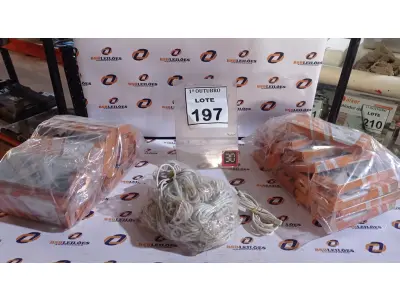 LOTE 197 - 01 LOTE COM GRANDE QUANTIDADE DE FONES DE OUVIDO E CABOS DE CARREGADOR. (NO ESTADO) ATENÇÃO! FAZER A VISITAÇÃO ANTES DE ARREMATAR, NÃO SABEMOS SE FUNCIONA, LEILÃO NÃO TEM GARANTIA E NEM DEVOLUÇÃO, SUJEITO A POSSÍVEIS AVARIAS VISÍVEIS/OCULTAS E/OU AUSÊNCIA DE COMPONENTES.