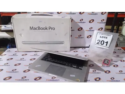 LOTE 201 - 01 MACBOOK PRO. (NO ESTADO) ATENÇÃO! FAZER A VISITAÇÃO ANTES DE ARREMATAR, NÃO SABEMOS SE FUNCIONA, LEILÃO NÃO TEM GARANTIA E NEM DEVOLUÇÃO, SUJEITO A POSSÍVEIS AVARIAS VISÍVEIS/OCULTAS E/OU AUSÊNCIA DE COMPONENTES.