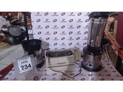 LOTE 234 - 01 FRITADEIRA ELÉTRICA, 01 LIQUIDIFICADOR INDUSTRIAL E 01 MOTOR DE LIQUIDIFICADOR INDUSTRIAL. (NO ESTADO) ATENÇÃO! FAZER A VISITAÇÃO ANTES DE ARREMATAR, NÃO SABEMOS SE FUNCIONA, LEILÃO NÃO TEM GARANTIA E NEM DEVOLUÇÃO, SUJEITO A POSSÍVEIS AVARIAS VISÍVEIS/OCULTAS E/OU AUSÊNCIA DE COMPONENTES.