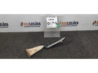 LOTE 010 - 01 FACA ARTESANAL CABO OSSO 39CM DE TAMANHO TOTAL AÇO CARBONO. (NO ESTADO) ATENÇÃO! FAZER A VISITAÇÃO ANTES DE ARREMATAR, NÃO SABEMOS SE FUNCIONA, LEILÃO NÃO TEM GARANTIA E NEM DEVOLUÇÃO, SUJEITO A POSSÍVEIS AVARIAS VISÍVEIS/OCULTAS E/OU AUSÊNCIA DE COMPONENTES.