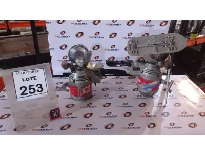 LOTE 253 - 02 MÁQUINAS DE CORTAR TECIDO. (NO ESTADO) ATENÇÃO! FAZER A VISITAÇÃO ANTES DE ARREMATAR, NÃO SABEMOS SE FUNCIONA, LEILÃO NÃO TEM GARANTIA E NEM DEVOLUÇÃO, SUJEITO A POSSÍVEIS AVARIAS VISÍVEIS/OCULTAS E/OU AUSÊNCIA DE COMPONENTES.