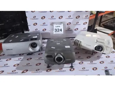 LOTE 324 - 03 PROJETORES DE MARCAS E MODELOS DIVERSOS. (NO ESTADO) ATENÇÃO! FAZER A VISITAÇÃO ANTES DE ARREMATAR, NÃO SABEMOS SE FUNCIONA, LEILÃO NÃO TEM GARANTIA E NEM DEVOLUÇÃO, SUJEITO A POSSÍVEIS AVARIAS VISÍVEIS/OCULTAS E/OU AUSÊNCIA DE COMPONENTES.