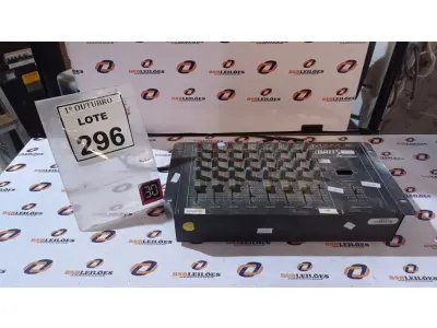 LOTE 296 - 01 MESA DE SOM MXM 8. (NO ESTADO) ATENÇÃO! FAZER A VISITAÇÃO ANTES DE ARREMATAR, NÃO SABEMOS SE FUNCIONA, LEILÃO NÃO TEM GARANTIA E NEM DEVOLUÇÃO, SUJEITO A POSSÍVEIS AVARIAS VISÍVEIS/OCULTAS E/OU AUSÊNCIA DE COMPONENTES