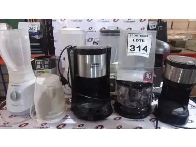 LOTE 314 - 03 CAFETEIRAS MARCAS E MODELOS DIVERSOS, 04 LIQUIDIFICADORES E 01 CHALEIRA ELÉTRICA. (NO ESTADO) ATENÇÃO! FAZER A VISITAÇÃO ANTES DE ARREMATAR, NÃO SABEMOS SE FUNCIONA, LEILÃO NÃO TEM GARANTIA E NEM DEVOLUÇÃO, SUJEITO A POSSÍVEIS AVARIAS VISÍVEIS/OCULTAS E/OU AUSÊNCIA DE COMPONENTES.