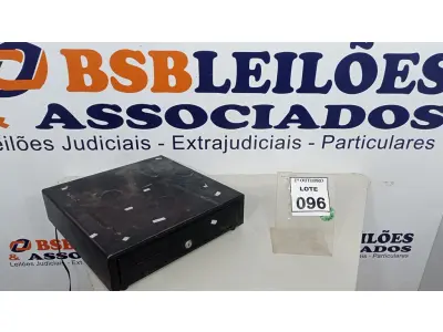 LOTE 096 - 01 GAVETA DE DINHEIRO. (NO ESTADO) ATENÇÃO! FAZER A VISITAÇÃO ANTES DE ARREMATAR, NÃO SABEMOS SE FUNCIONA, LEILÃO NÃO TEM GARANTIA E NEM DEVOLUÇÃO, SUJEITO A POSSÍVEIS AVARIAS VISÍVEIS/OCULTAS E/OU AUSÊNCIA DE COMPONENTES.