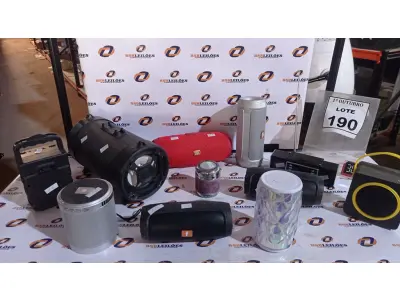 LOTE 190 - 01 LOTE COM VÁRIAS CAIXINHAS DE SOM MARCAS E MODELOS DIVERSOS. (NO ESTADO) ATENÇÃO! FAZER A VISITAÇÃO ANTES DE ARREMATAR, NÃO SABEMOS SE FUNCIONA, LEILÃO NÃO TEM GARANTIA E NEM DEVOLUÇÃO, SUJEITO A POSSÍVEIS AVARIAS VISÍVEIS/OCULTAS E/OU AUSÊNCIA DE COMPONENTES.