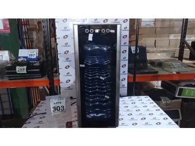 LOTE 303 - 01 ADEGA MARCA ELECTROLUX. (NO ESTADO) ATENÇÃO! FAZER A VISITAÇÃO ANTES DE ARREMATAR, NÃO SABEMOS SE FUNCIONA, LEILÃO NÃO TEM GARANTIA E NEM DEVOLUÇÃO, SUJEITO A POSSÍVEIS AVARIAS VISÍVEIS/OCULTAS E/OU AUSÊNCIA DE COMPONENTES.