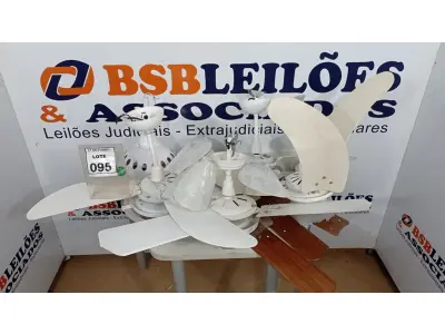 LOTE 095 - 06 VENTILADORES DE TETO. (NO ESTADO) ATENÇÃO! FAZER A VISITAÇÃO ANTES DE ARREMATAR, NÃO SABEMOS SE FUNCIONA, LEILÃO NÃO TEM GARANTIA E NEM DEVOLUÇÃO, SUJEITO A POSSÍVEIS AVARIAS VISÍVEIS/OCULTAS E/OU AUSÊNCIA DE COMPONENTES.
