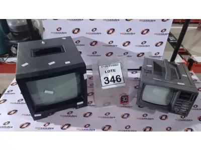 LOTE 346 - 02 TVS PORTÁTEIS. (NO ESTADO) ATENÇÃO! FAZER A VISITAÇÃO ANTES DE ARREMATAR, NÃO SABEMOS SE FUNCIONA, LEILÃO NÃO TEM GARANTIA E NEM DEVOLUÇÃO, SUJEITO A POSSÍVEIS AVARIAS VISÍVEIS/OCULTAS E/OU AUSÊNCIA DE COMPONENTES.