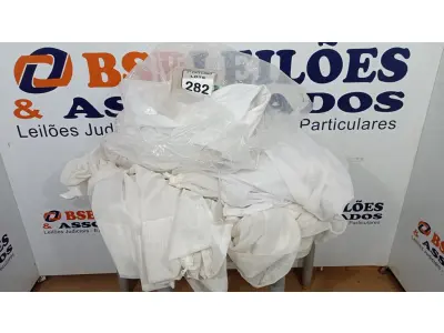 LOTE 282 - 01 SACO COM CORTINAS NA COR BRANCA. (NO ESTADO) ATENÇÃO! FAZER A VISITAÇÃO ANTES DE ARREMATAR, NÃO SABEMOS SE FUNCIONA, LEILÃO NÃO TEM GARANTIA E NEM DEVOLUÇÃO, SUJEITO A POSSÍVEIS AVARIAS VISÍVEIS/OCULTAS E/OU AUSÊNCIA DE COMPONENTES.