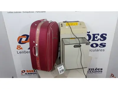 LOTE 336 - 01 FRAGMENTADORA DE PAPEL E 01 MALA. (NO ESTADO) ATENÇÃO! FAZER A VISITAÇÃO ANTES DE ARREMATAR, NÃO SABEMOS SE FUNCIONA, LEILÃO NÃO TEM GARANTIA E NEM DEVOLUÇÃO, SUJEITO A POSSÍVEIS AVARIAS VISÍVEIS/OCULTAS E/OU AUSÊNCIA DE COMPONENTES.