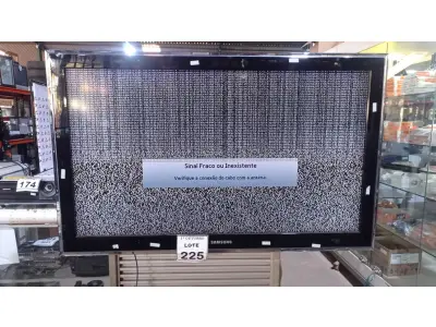 LOTE 225 - 01 TV LCD 40’’ MARCA SAMSUNG. (NO ESTADO) ATENÇÃO! FAZER A VISITAÇÃO ANTES DE ARREMATAR, NÃO SABEMOS SE FUNCIONA, LEILÃO NÃO TEM GARANTIA E NEM DEVOLUÇÃO, SUJEITO A POSSÍVEIS AVARIAS VISÍVEIS/OCULTAS E/OU AUSÊNCIA DE COMPONENTES.