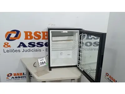 LOTE 084 - 01 FRIGOBAR. (NO ESTADO) ATENÇÃO! FAZER A VISITAÇÃO ANTES DE ARREMATAR, NÃO SABEMOS SE FUNCIONA, LEILÃO NÃO TEM GARANTIA E NEM DEVOLUÇÃO, SUJEITO A POSSÍVEIS AVARIAS VISÍVEIS/OCULTAS E/OU AUSÊNCIA DE COMPONENTES.