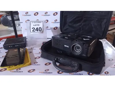LOTE 240 - 01 PROJETOR MARCA BENQ, 01 MINI PC E 01 TABLET MARCA CCE. (NO ESTADO) ATENÇÃO! FAZER A VISITAÇÃO ANTES DE ARREMATAR, NÃO SABEMOS SE FUNCIONA, LEILÃO NÃO TEM GARANTIA E NEM DEVOLUÇÃO, SUJEITO A POSSÍVEIS AVARIAS VISÍVEIS/OCULTAS E/OU AUSÊNCIA DE COMPONENTES.