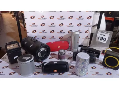 LOTE 190 - 01 LOTE COM VÁRIAS CAIXINHAS DE SOM MARCAS E MODELOS DIVERSOS. (NO ESTADO) ATENÇÃO! FAZER A VISITAÇÃO ANTES DE ARREMATAR, NÃO SABEMOS SE FUNCIONA, LEILÃO NÃO TEM GARANTIA E NEM DEVOLUÇÃO, SUJEITO A POSSÍVEIS AVARIAS VISÍVEIS/OCULTAS E/OU AUSÊNCIA DE COMPONENTES.